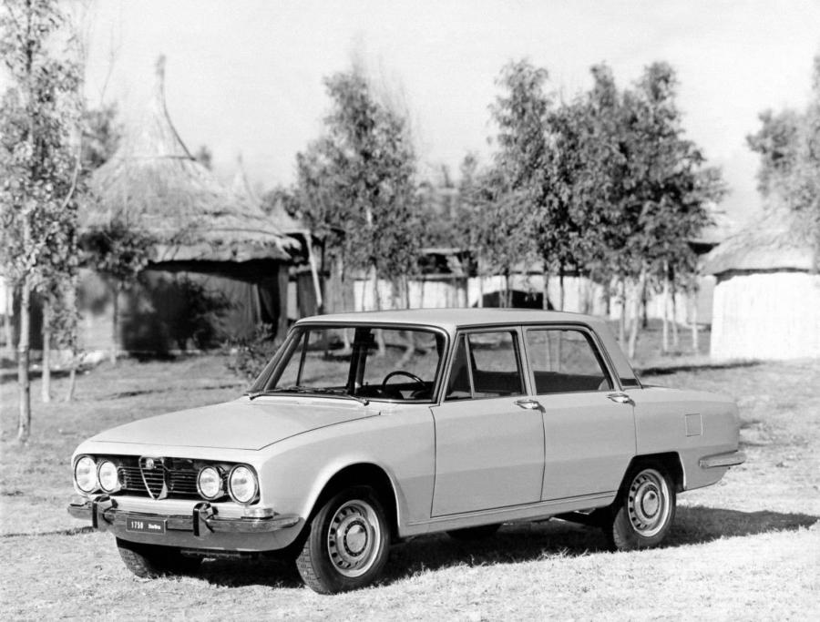 Alfa Romeo 1750 Berlina (105) 1967 года  (фото 7 из 16)